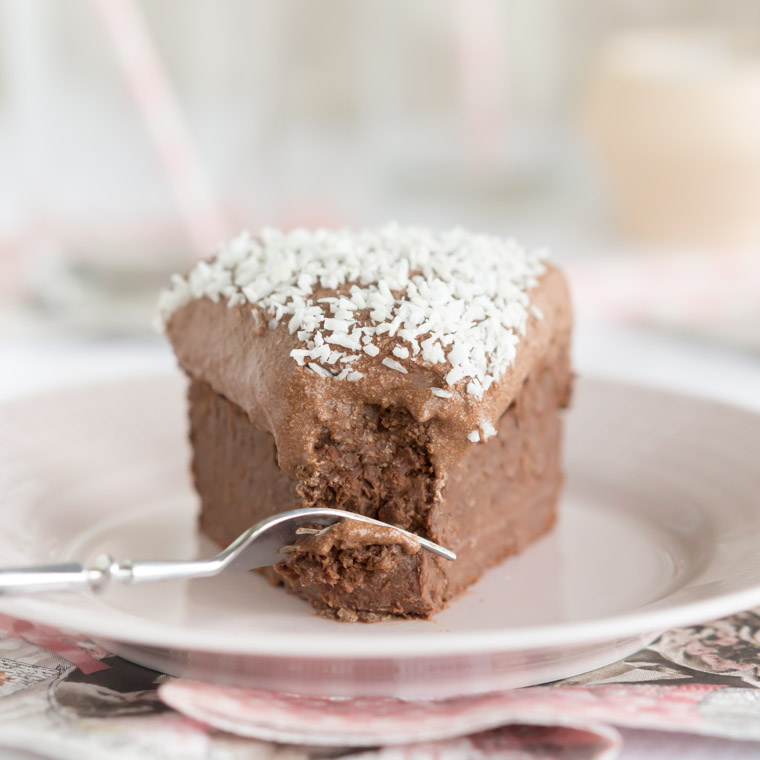 Saftig chokladkaka med chokladbollssmet, av Anna Winér