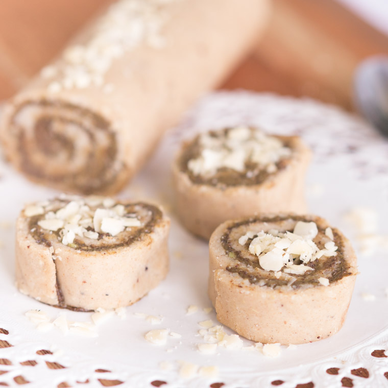 Vegansk & glutenfri kanelbullerulltårta som bakas utan ugn, av Anna Winér