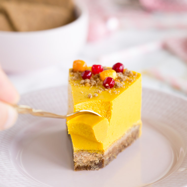 Nyttig saffranscheesecake med pepparkaksbotten, av Anna Winér