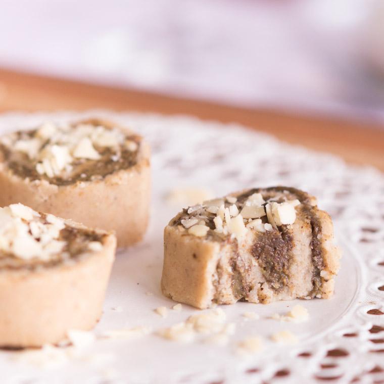 Vegansk & glutenfri kanelbullerulltårta som bakas utan ugn, av Anna Winér