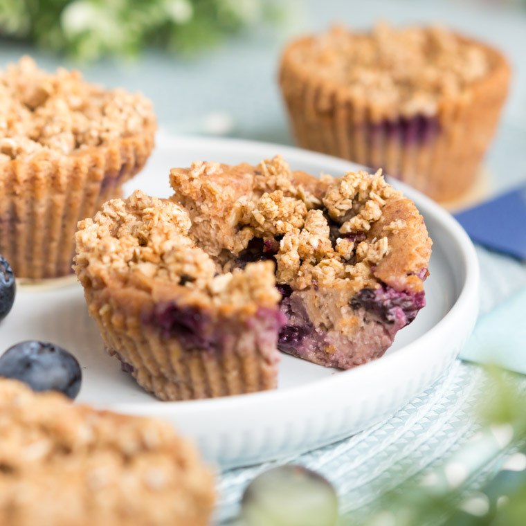 glutenfria och veganska blåbärsmuffins med havresmul, av Anna Winér