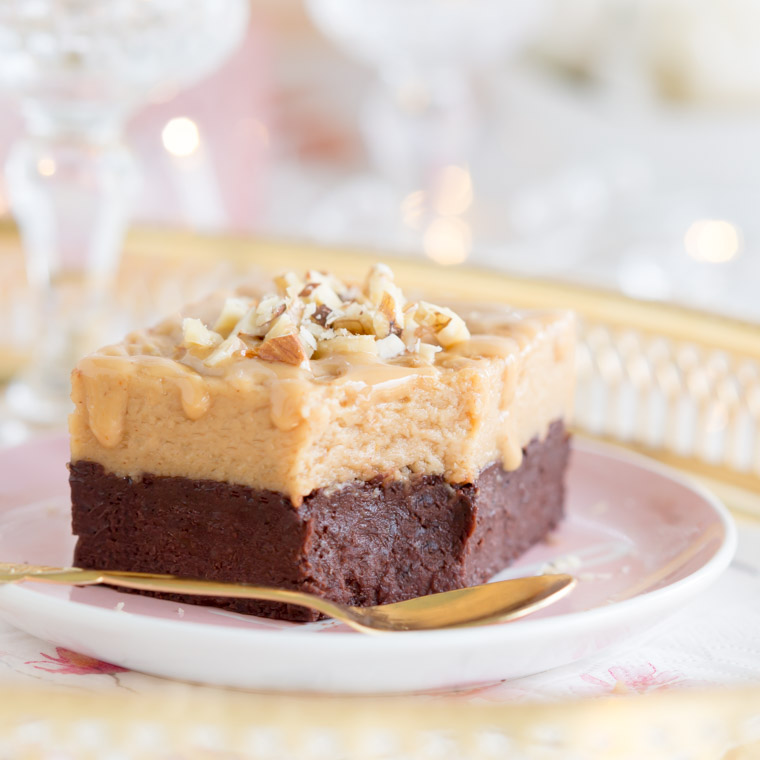 Kladdkaka med jordnötspannacotta av anan winér