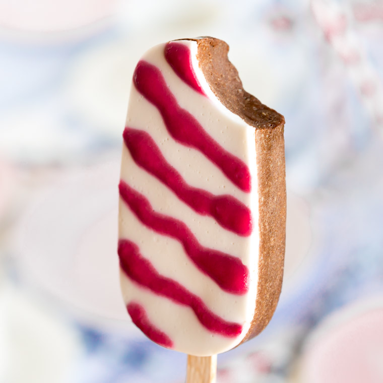Smältfri cheesecakeglass med choklad och polka, av Anna Winér