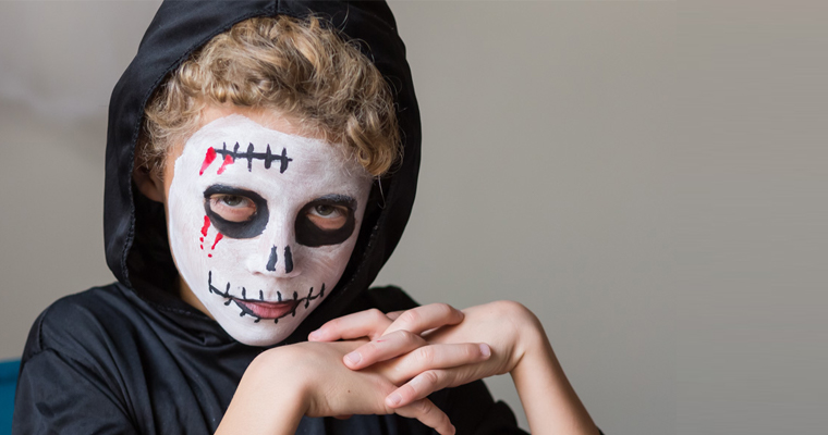 Enkel och läskig Halloween Sminkning