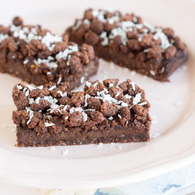 Chokladbollsbars med krämig fyllning, av Anna Winér