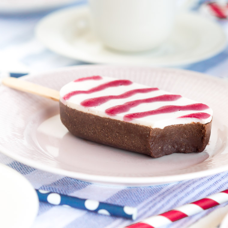 Smältfri cheesecakeglass med choklad och polka, av Anna Winér