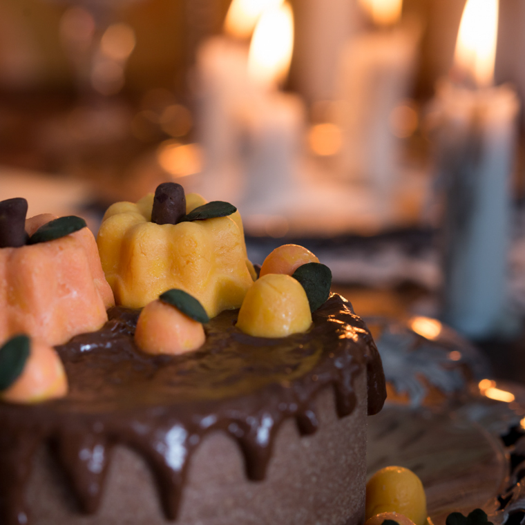 närbild på apelsinpumporna på cheesecaken