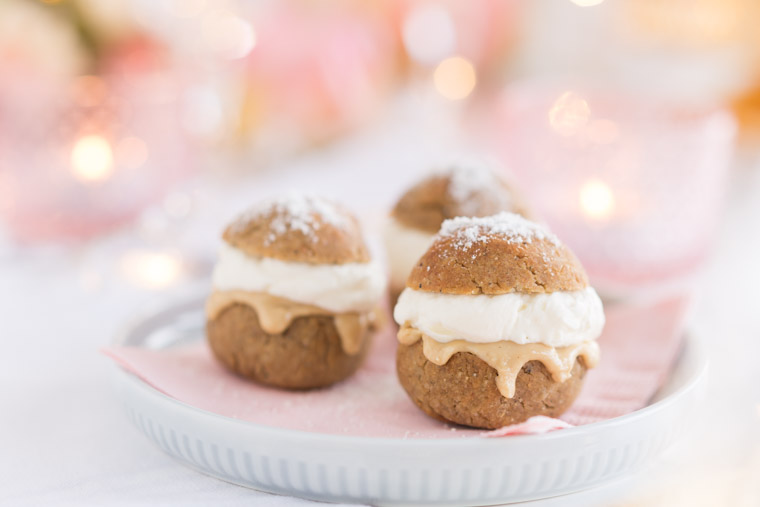 Krämig och glutenfri semlor på ett fat, av anna winér