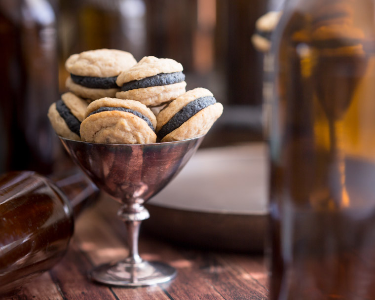 whoopies med rom och kola, av anna winér