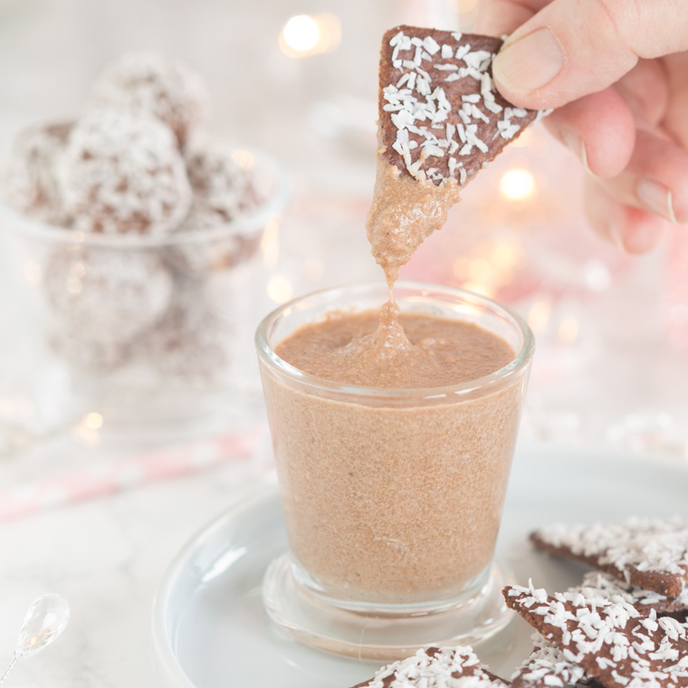 chokladbollschips doppat i choklodbollsdipp, av anan winér