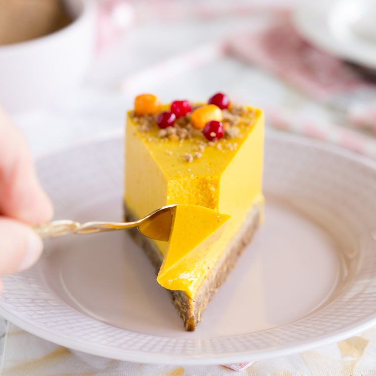 Nyttig saffranscheesecake med pepparkaksbotten, av Anna Winér