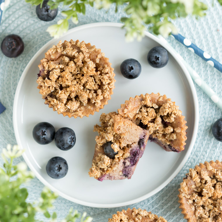glutenfria och veganska blåbärsmuffins med havresmul, av Anna Winér