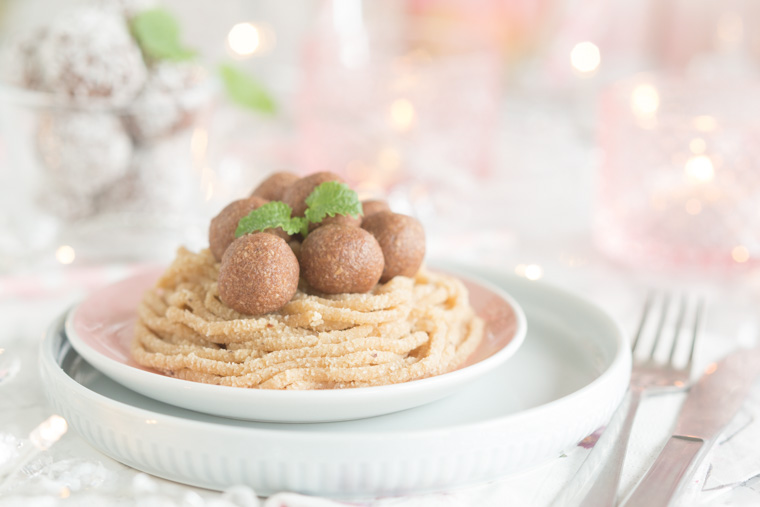 chokladbollssmet som pasta med köttbullar, av anna winér