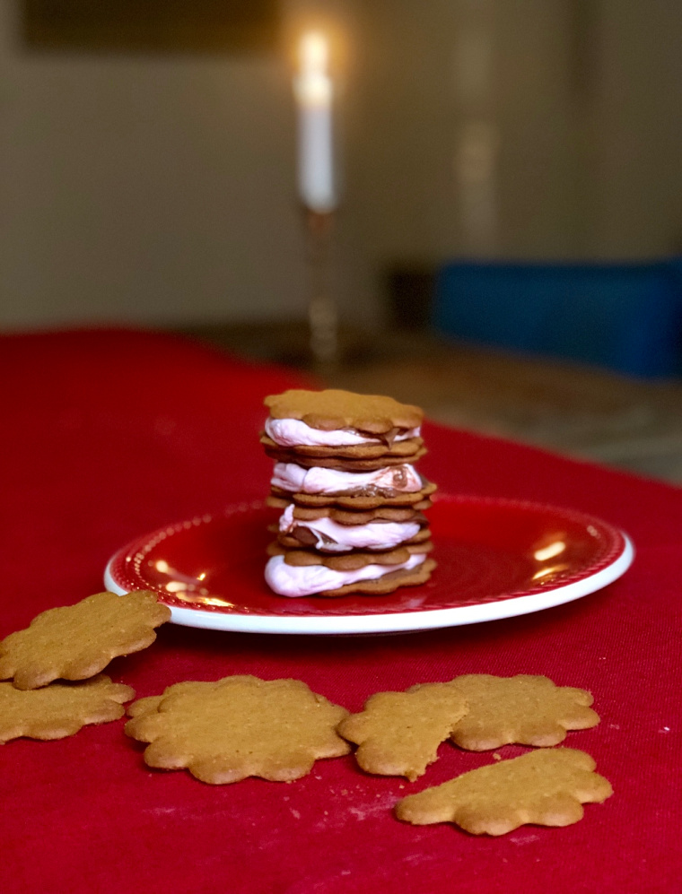 Julkakor, s´mores, pepparkakor, skumtomtar, tomteskum, julbak
