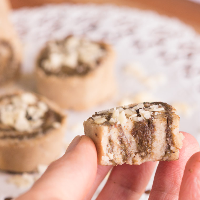 Vegansk & glutenfri kanelbullerulltårta som bakas utan ugn, av Anna Winér