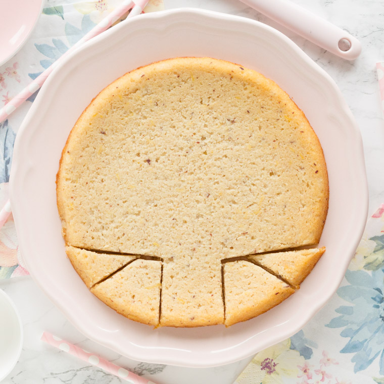Enkel och snabb citronkladdkaka formad som en girafftårta, av Anna Winér