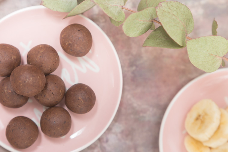 chokladkaka på spett