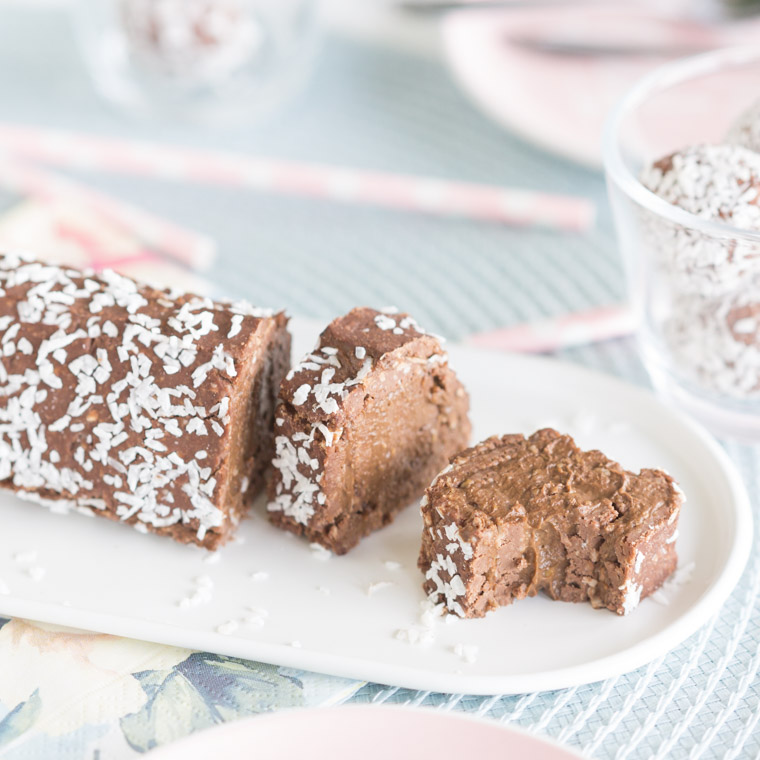 Vegansk & glutenfri chokladbollsrulltårta utan ugn, av Anna Winér