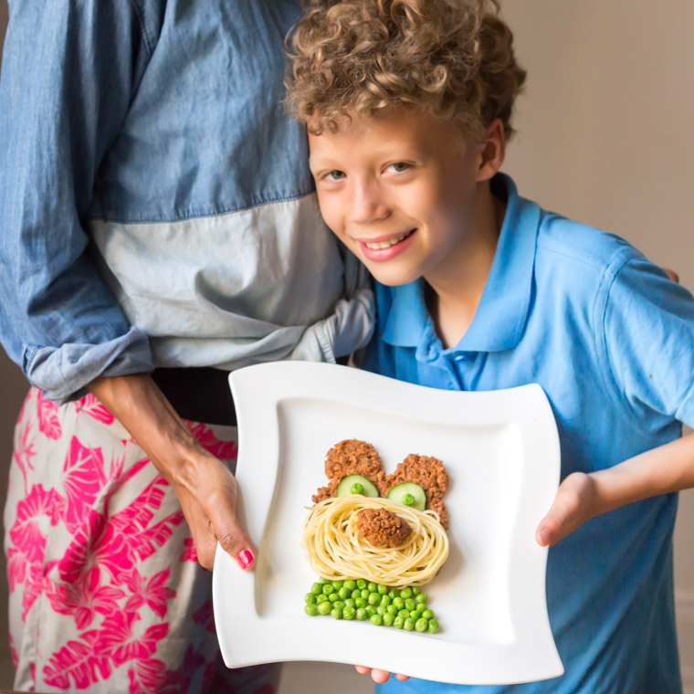 Björn av spaghetti och köttfärssås