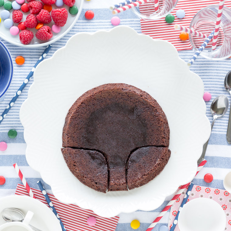 Kladdkaka formad som en elefanttårta, av Anna Winér