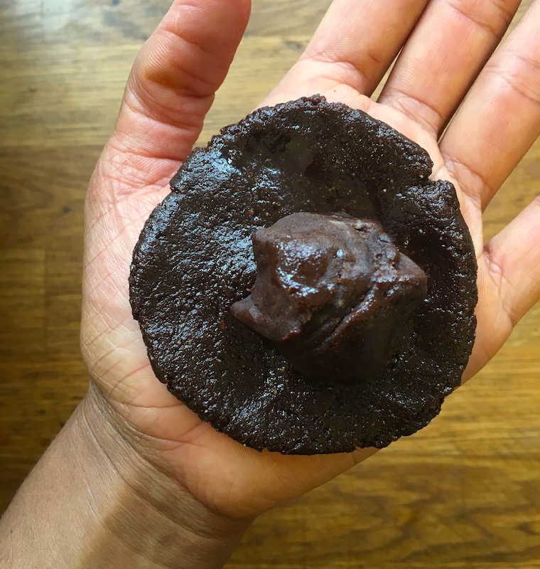 Kladdkakebollar med fyllning