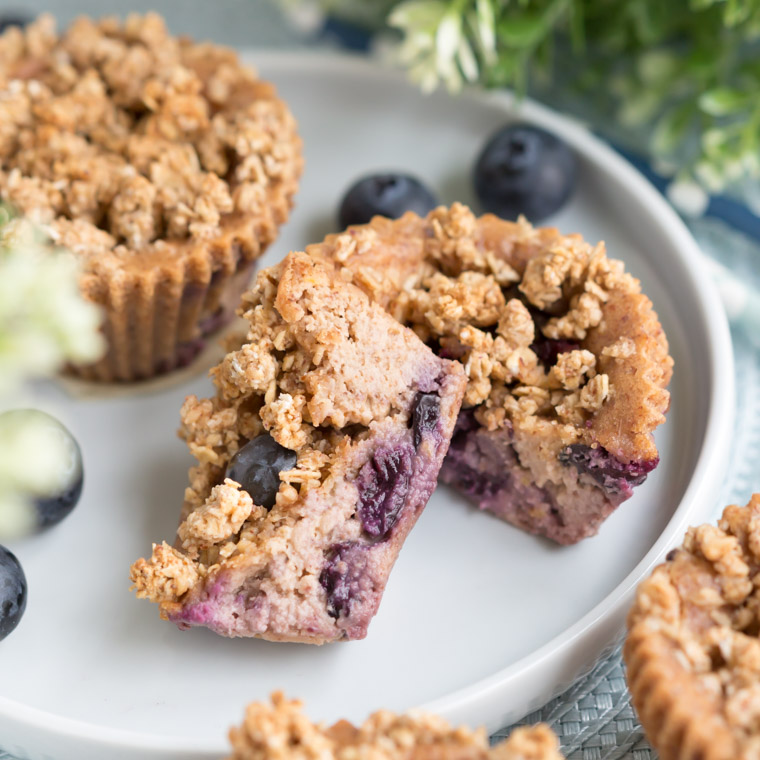 glutenfria och veganska blåbärsmuffins med havresmul, av Anna Winér