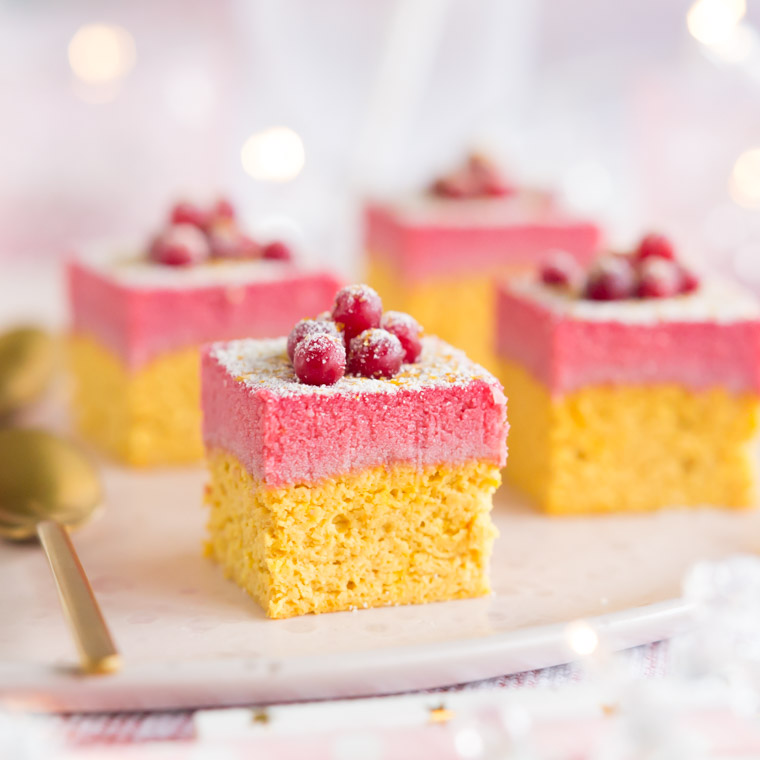 Vegansk och sockerfri bakelse med saffran och bär, av Anna Winér